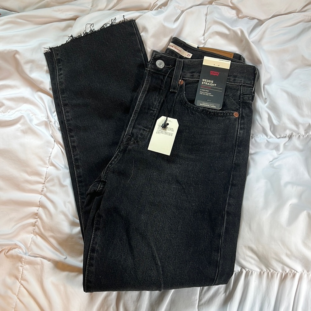 Levi’s black wash wedgie straight jean